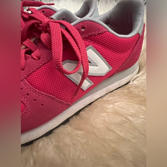 Magenta New Balance shoes - Picture 3 of 7